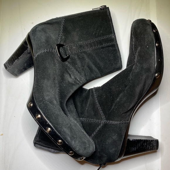 Suede heel bootie by Stuart Weitzman - Picture 1 of 3